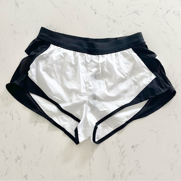 Victoria Sport Run Shorts White Lined - Picture 1 of 10